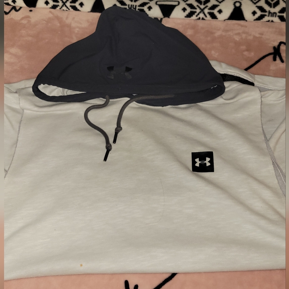 Under Armour sweatshirt with hood